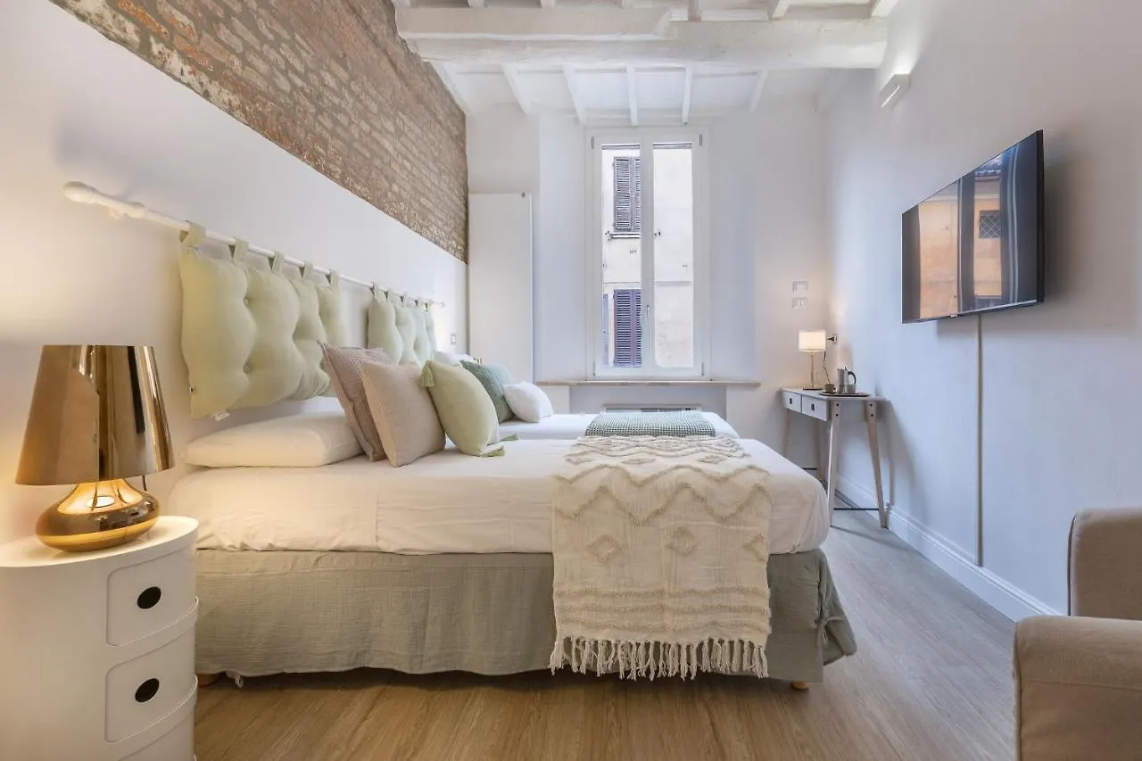 Ferrara Mayr White Apartment Italie