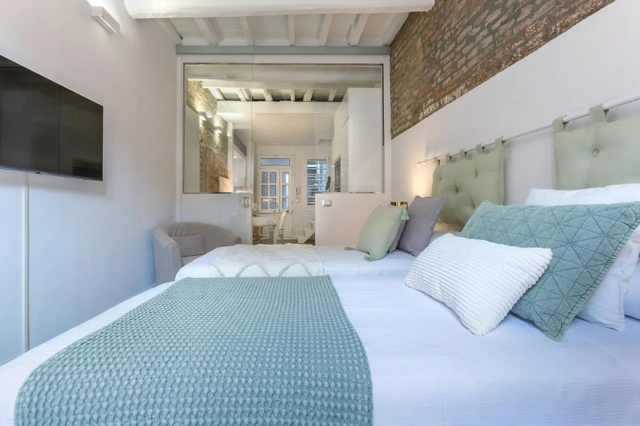 Ferrara Mayr White Apartment 0*,
