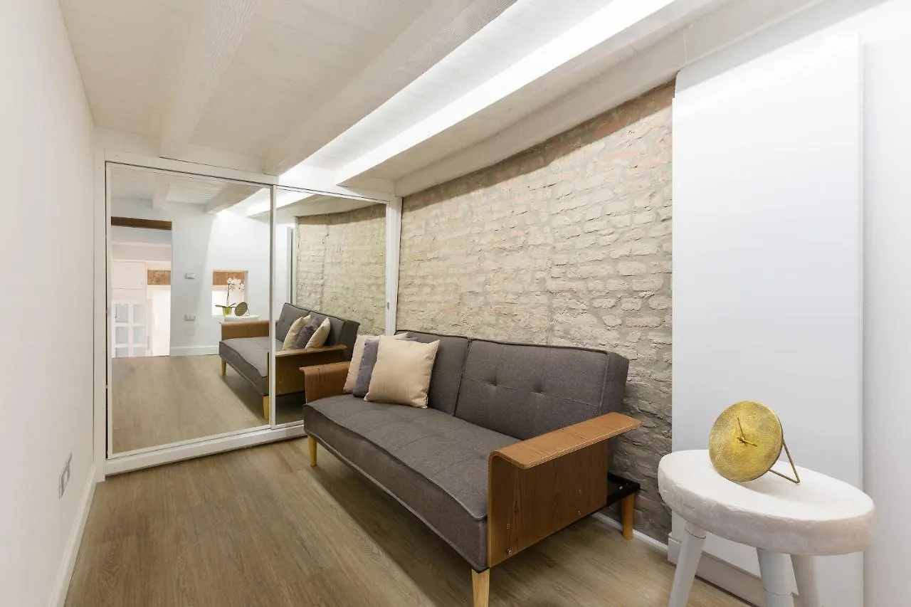 Ferrara Mayr White Apartment